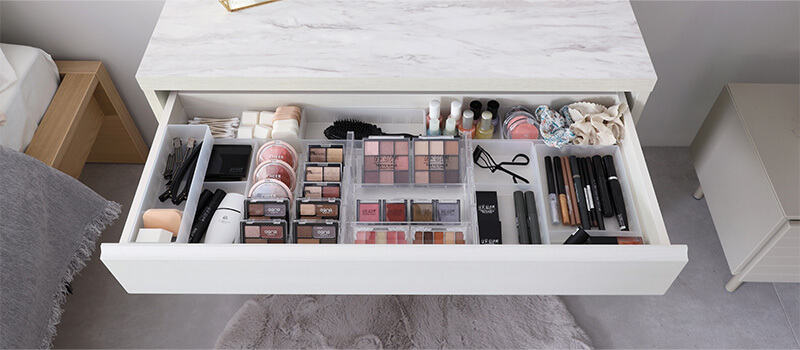 コスメをたっぷり収納、集中コスメタイム