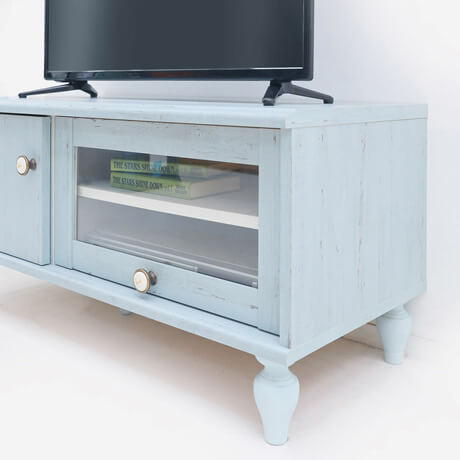 シャビーシックなアンティーク調のテレビ台
