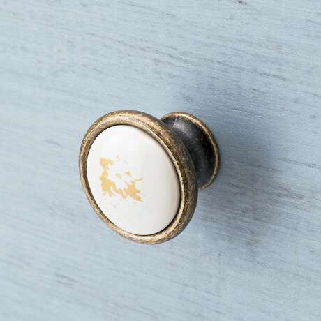 シャビーシックなアンティーク調のテレビ台