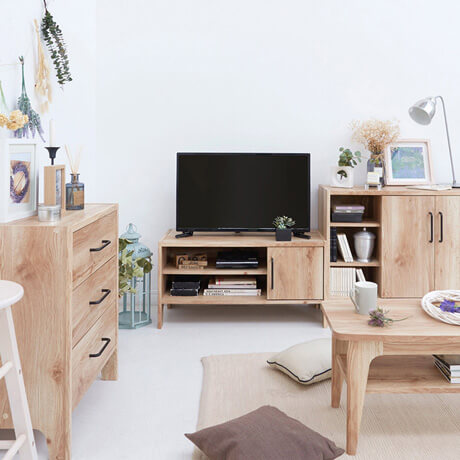 木の質感を最大限に表現したナチュラルビンテージテイストのテレビ台