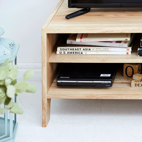 木の質感を最大限に表現したナチュラルビンテージテイストのテレビ台