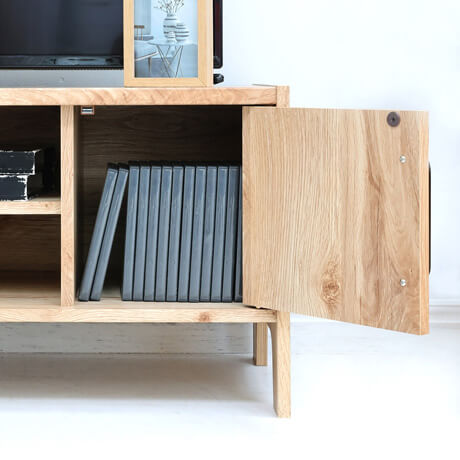 木の質感を最大限に表現したナチュラルビンテージテイストのテレビ台