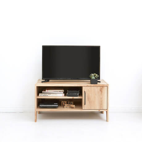 木の質感を最大限に表現したナチュラルビンテージテイストのテレビ台