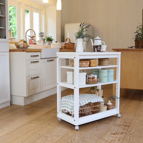 よく使うものやおしゃれな小物はキッチンワゴンで見せる収納