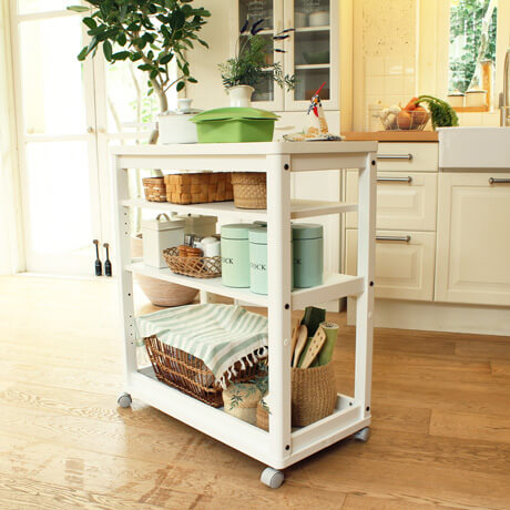 よく使うものやおしゃれな小物はキッチンワゴンで見せる収納