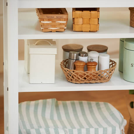 よく使うものやおしゃれな小物はキッチンワゴンで見せる収納