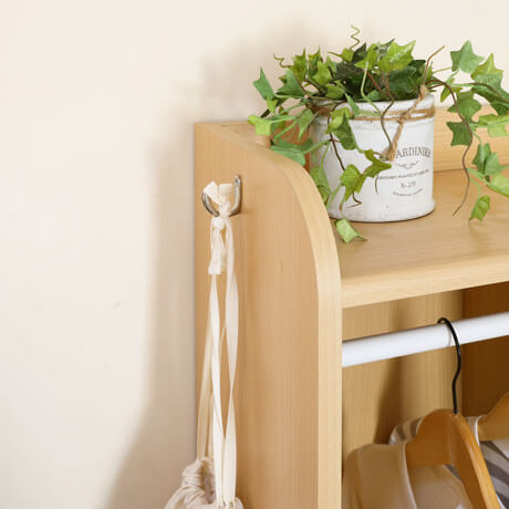 服もかけられるハンガーポール付ランドセルラック