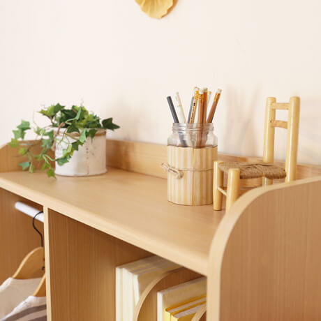 服もかけられるハンガーポール付ランドセルラック