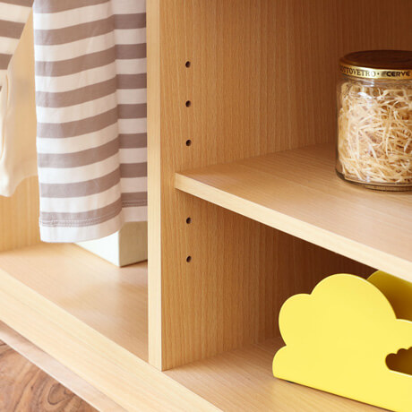 服もかけられるハンガーポール付ランドセルラック