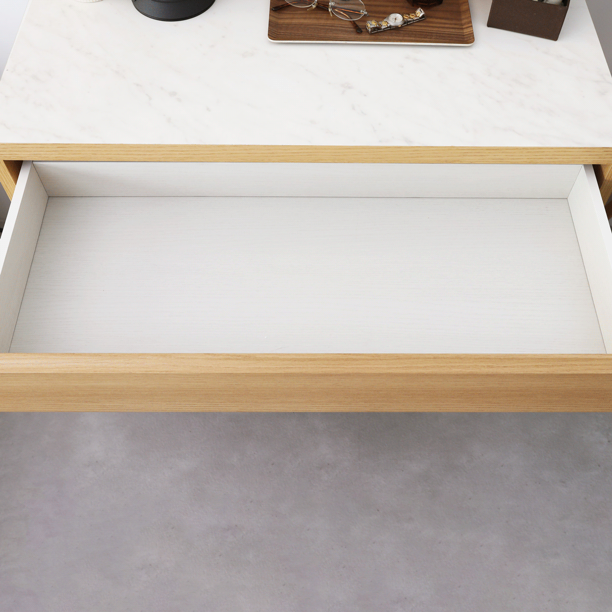 市販のケースで仕切ってすっきり収納