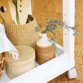 物が落ちにくいこぼれ止め付き