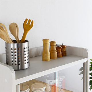 物が落ちにくい天板