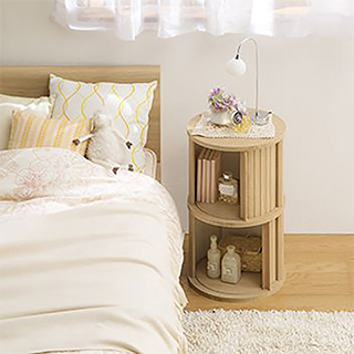 ベッドサイドの小物置きに