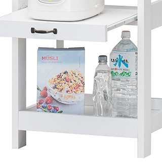 ペットボトルも置ける収納棚