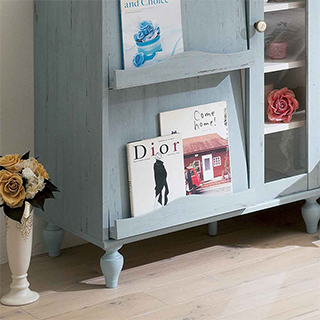 本をディスプレイできるフラップ扉