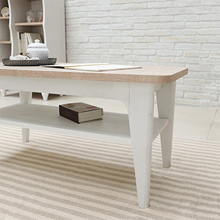 収納や一時置きに使える中棚付き