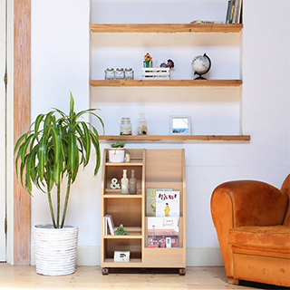 ソファサイドに