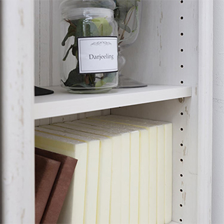 収納の幅を広げる追加棚