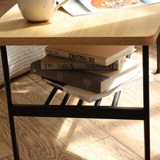 収納や一時置きに使える中棚付き