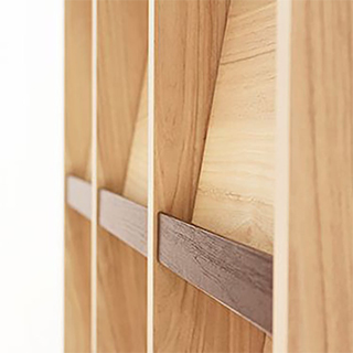 アクセントカラーが際立つおしゃれな木製取っ手