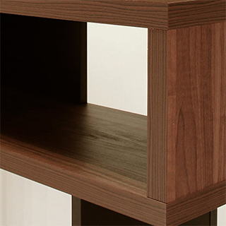 重厚感のある棚厚