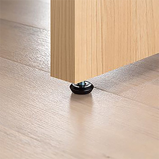 机のがたつきが調整できるアジャスター付き