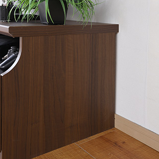 配線と巾木よけ"