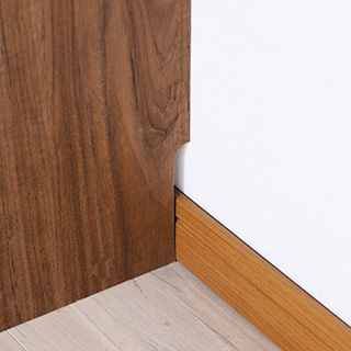 壁にぴったり設置できる巾木よけ