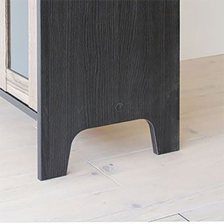 部屋を広く見せるフット