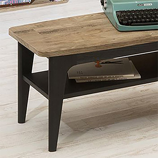 雑誌の収納や一時置きに使える中棚付き