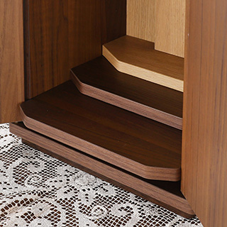 スライドする膳引