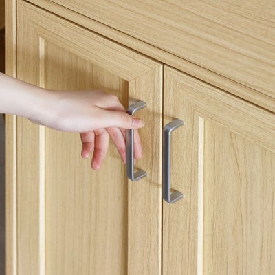 つかみやすい、シンプルな取っ手