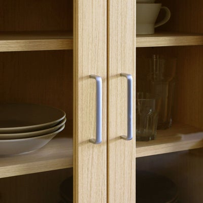 つかみやすい、シンプルな取っ手