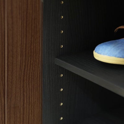 高さを調節できる移動棚