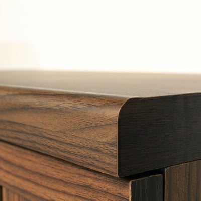 上質感のある厚板の中天板