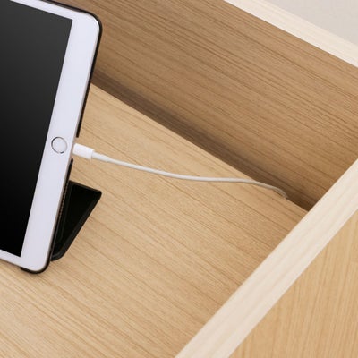 充電コードを通せる配線用隙間