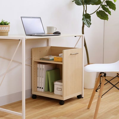 デスク下に収まる幅