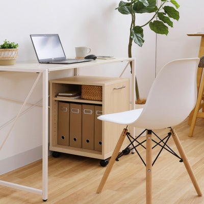 デスク下に収まる幅