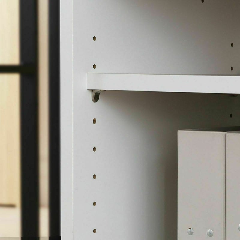 [高さを調節できる移動棚]棚板は3cm間隔で調節できる移動棚。収納したい物に合わせて棚の高さを決めることができます。