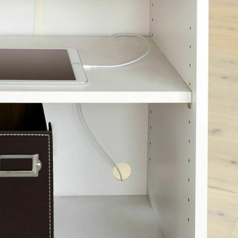 [コードを後ろに通す配線加工]背板に配線穴があるので、充電コードなどの配線を後ろに通すことができます。