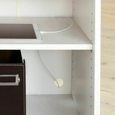 コードを後ろに通せる配線穴