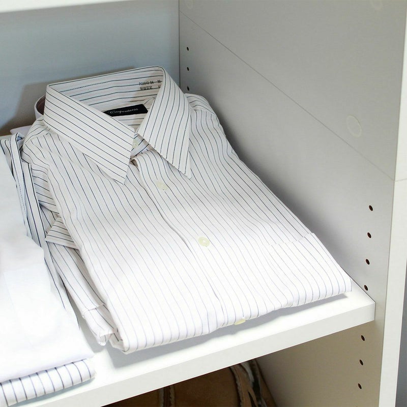 [畳んだ衣類がぴったり収まる奥行]棚板の奥行有効内寸は約35cm。畳んだ衣類がぴったり収まる奥行です。