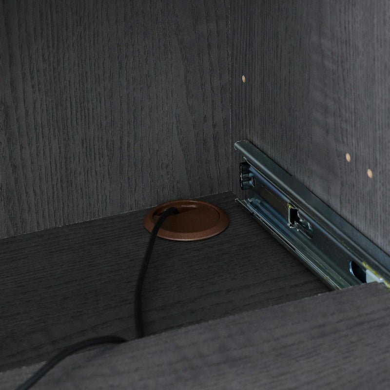 [PCなどの配線穴]中棚には配線を通す穴があるので、PCの電源コードなどを隠しながら配線できます。