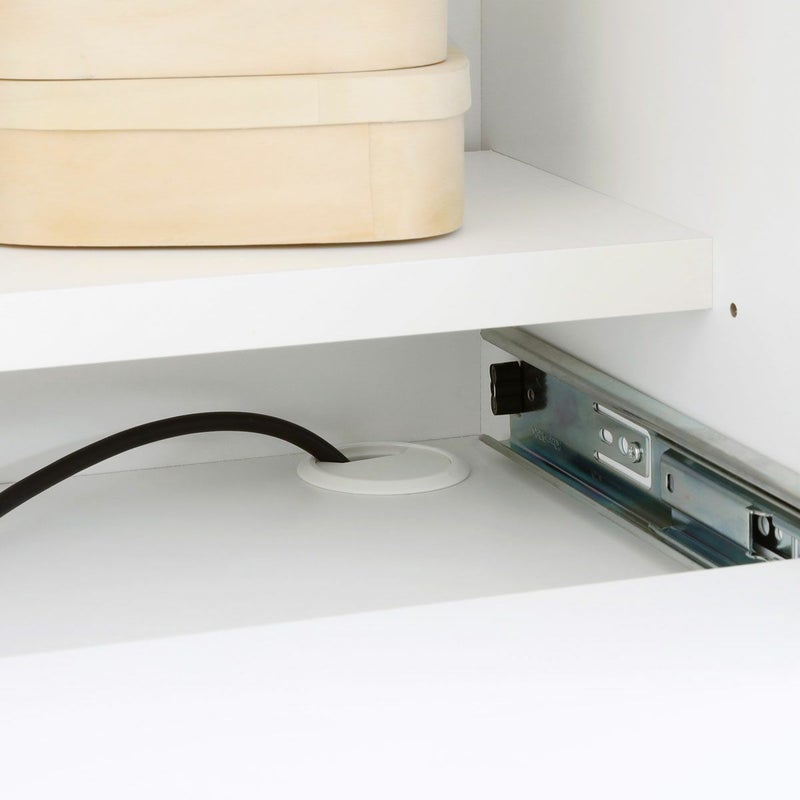 [PCなどの配線穴]中棚には配線を通す穴があるので、PCの電源コードなどを隠しながら配線できます。