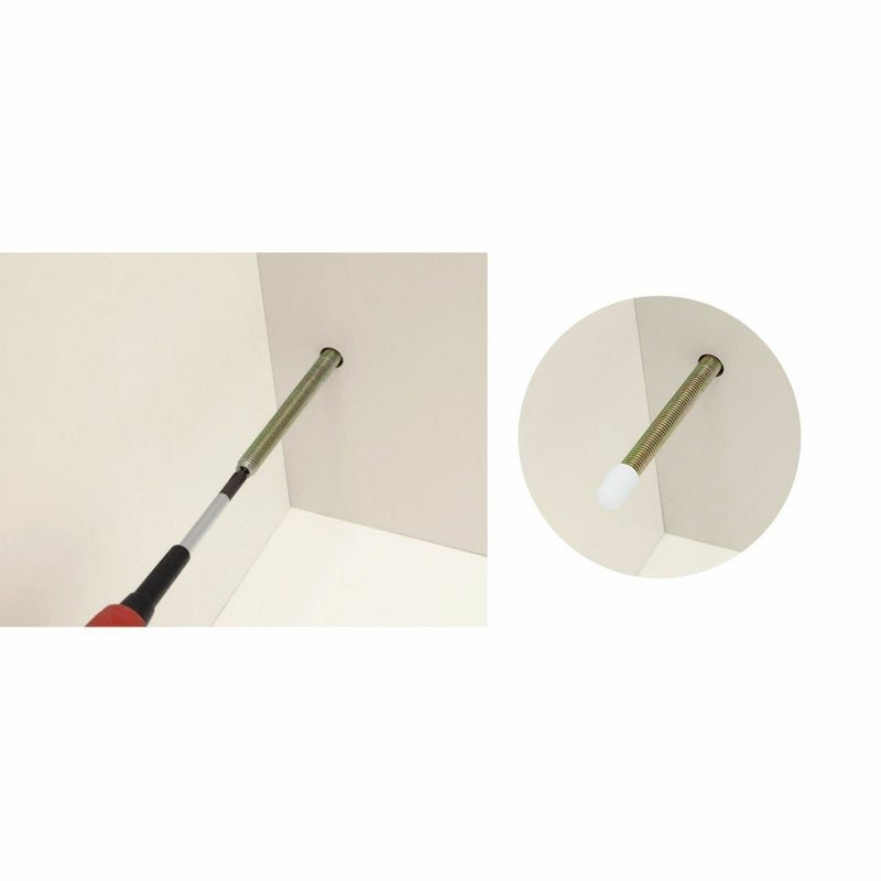 [突っ張りの調整]突っ張りの高さは、扉を開けて内側から調整します。ネジを回すだけで簡単に調整できます。ネジの先端部分は収納物を傷つけない柔らかいキャップ付きです。