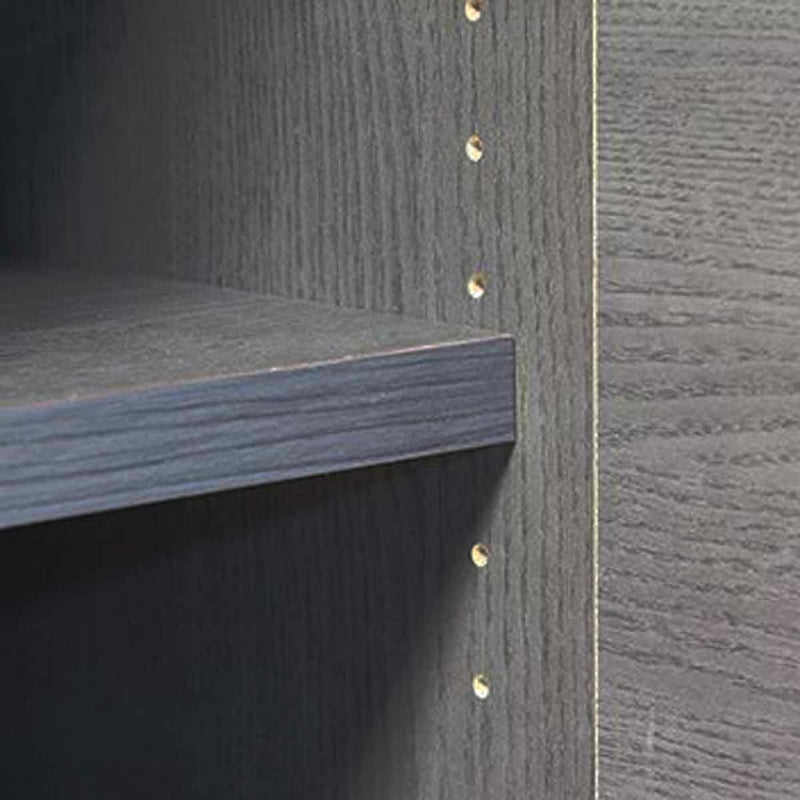 [本体への取り付け]付属の棚受ダボを使って、本体の移動棚取り付け用の穴に取り付けます。取り付け位置は3cm間隔で調節できます。※画像はイメージ