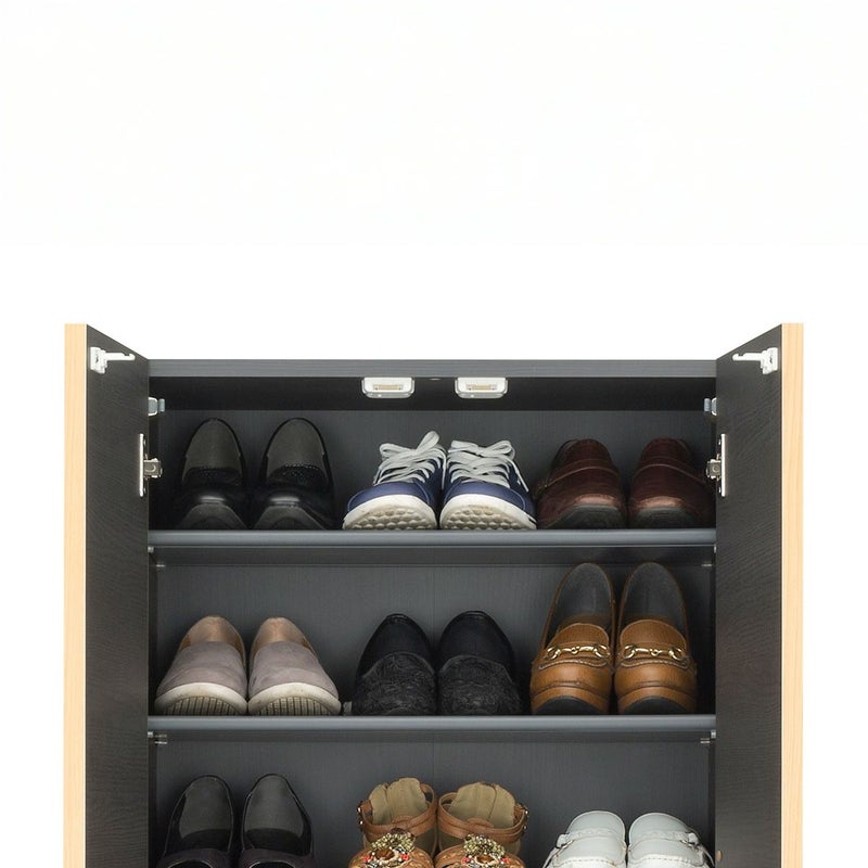 [約24足の靴を収納できます]婦人靴が約24足、紳士靴が約16足収納できます。