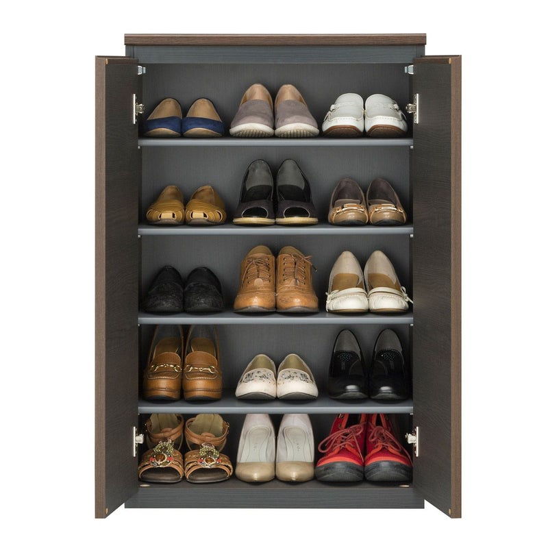 [約15足の靴を収納できます]婦人靴が約15足、紳士靴が約10足収納できます。