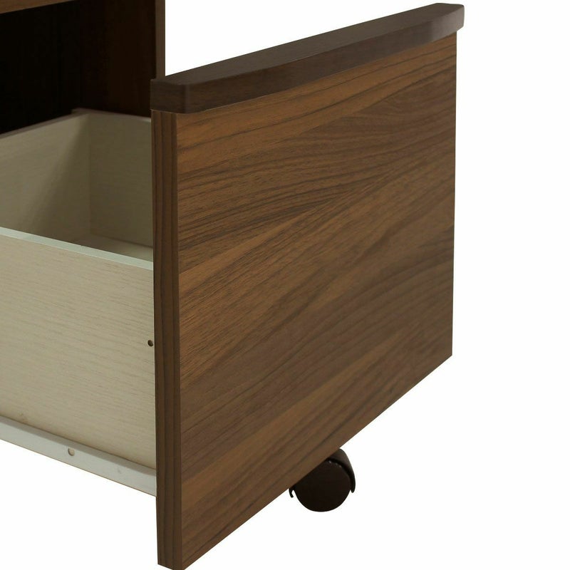 [補助用キャスター付き引き出し]最下段の引き出しには補助用のキャスター。重たい書類が詰まった状態でも引き出しやすい仕様です。