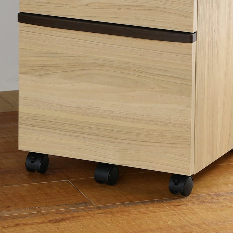 [キャスター付]キャスターはストッパー付き（5個中2個）。動かしたいときやお掃除のときに移動が簡単です。